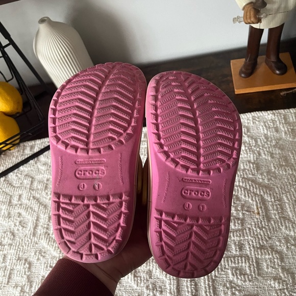 Girls pink and yellow crocs - Picture 4 of 4